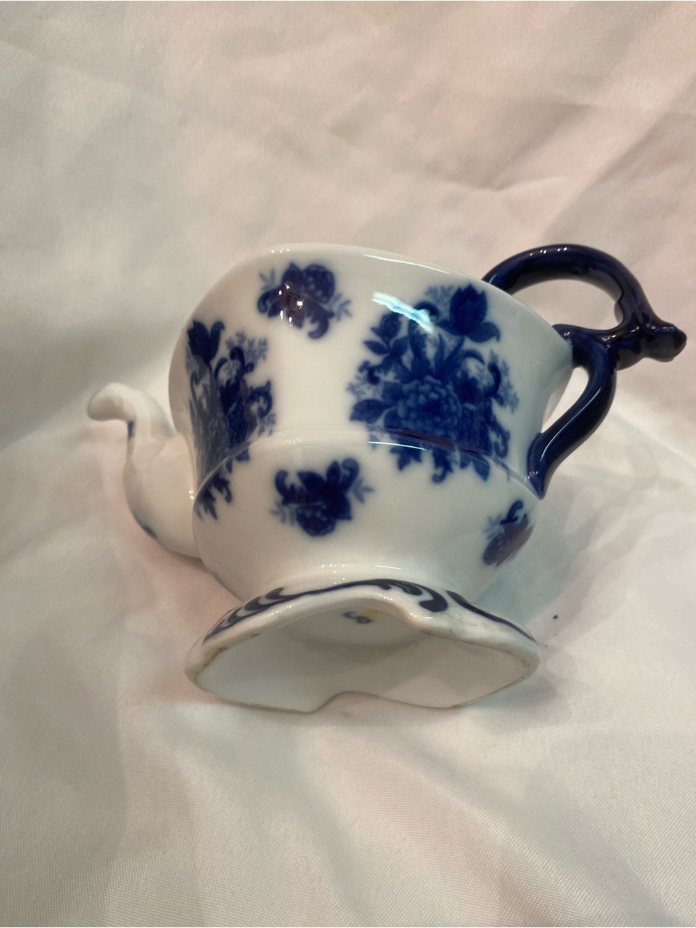 Blue and White Floral Porcelain tea pot   Ceramic  retired Cracker Barrel